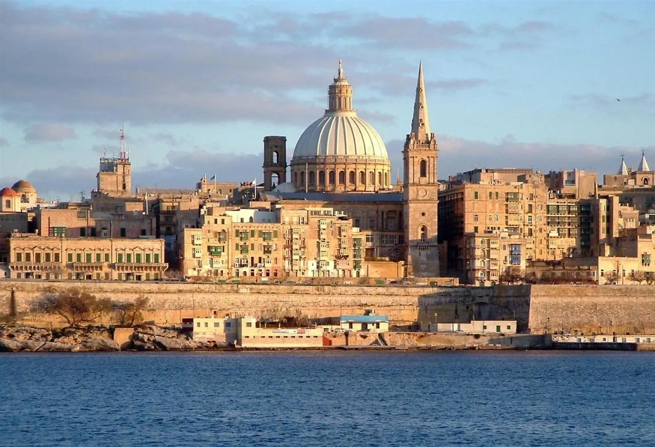 Luxury Apt With Side Seaviews And Pool, Best Location Sliema Apartment