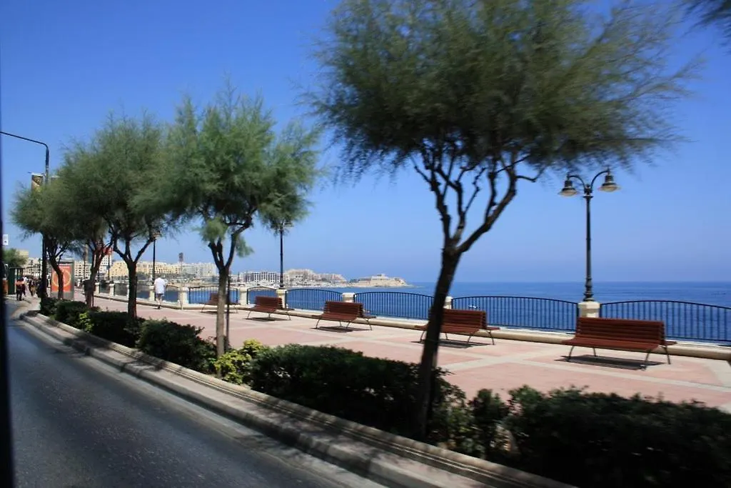Luxury Apt With Side Seaviews And Pool, Best Location Sliema Apartment