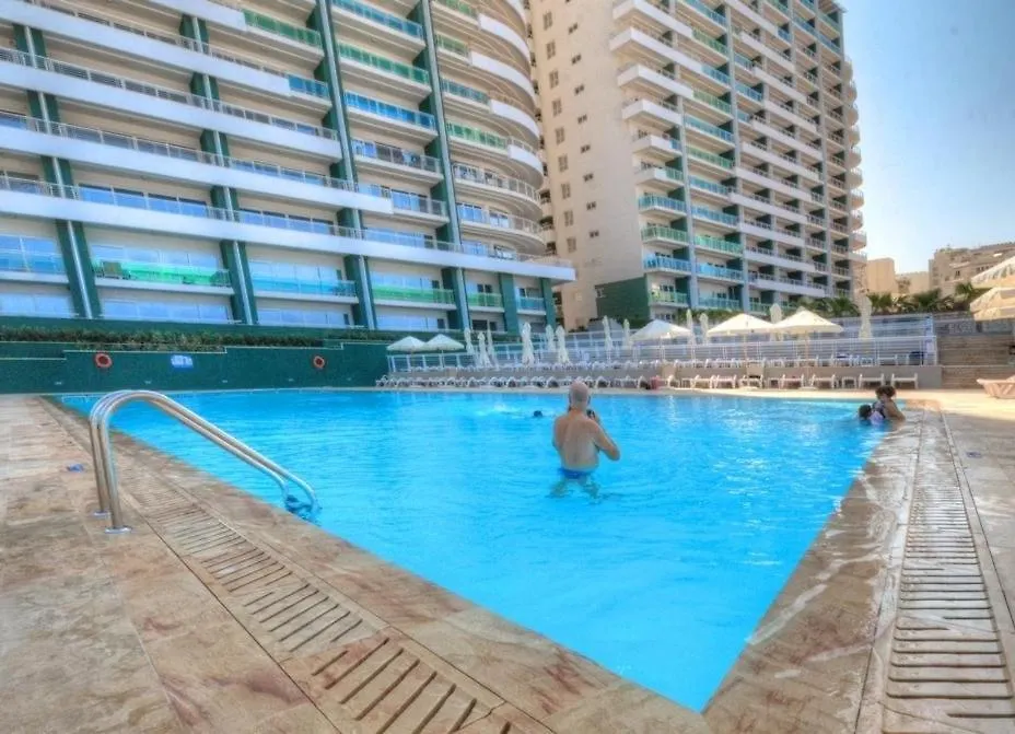 Luxury Apt With Side Seaviews And Pool, Best Location Sliema