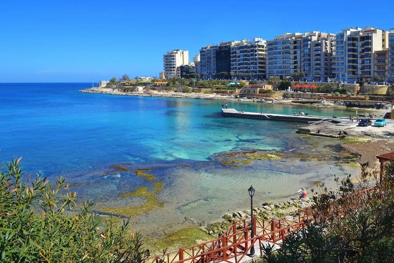 Luxury Apt With Side Seaviews And Pool, Best Location Sliema 0*,