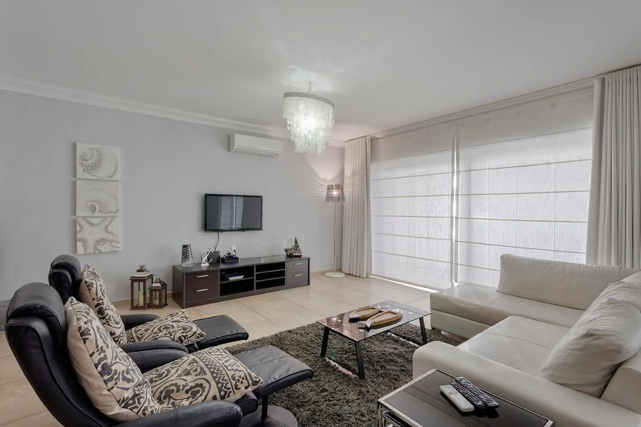Apartment Luxury Apt With Side Seaviews And Pool, Best Location Sliema Malta