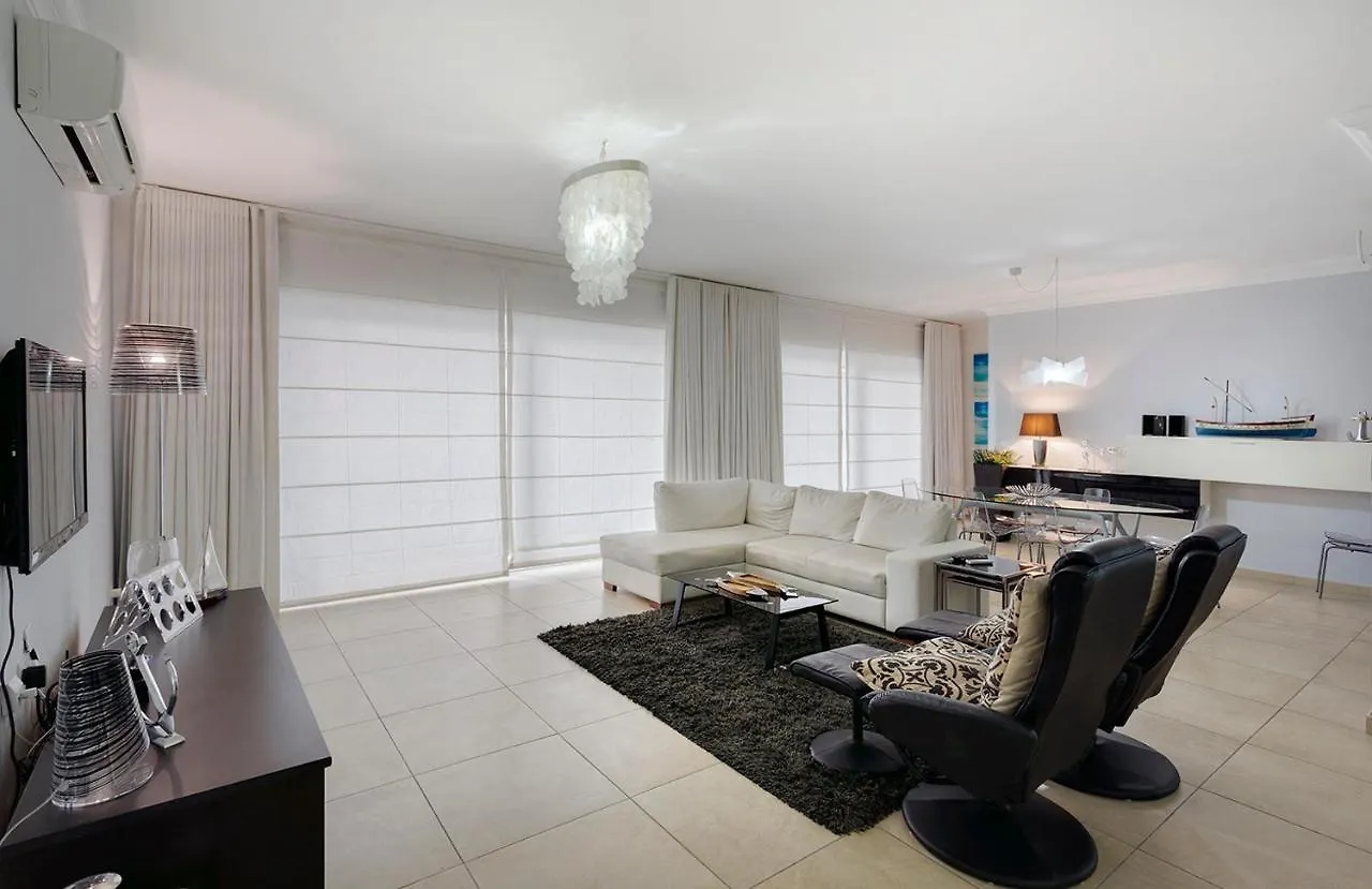 Luxury Apt With Side Seaviews And Pool, Best Location Sliema Apartment