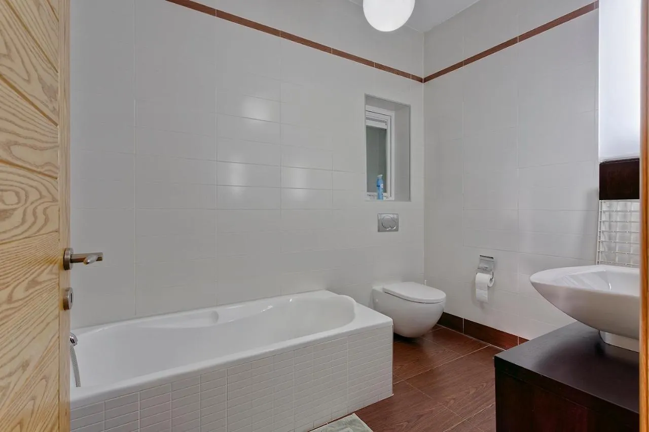 Luxury Apt With Side Seaviews And Pool, Best Location Sliema Malta