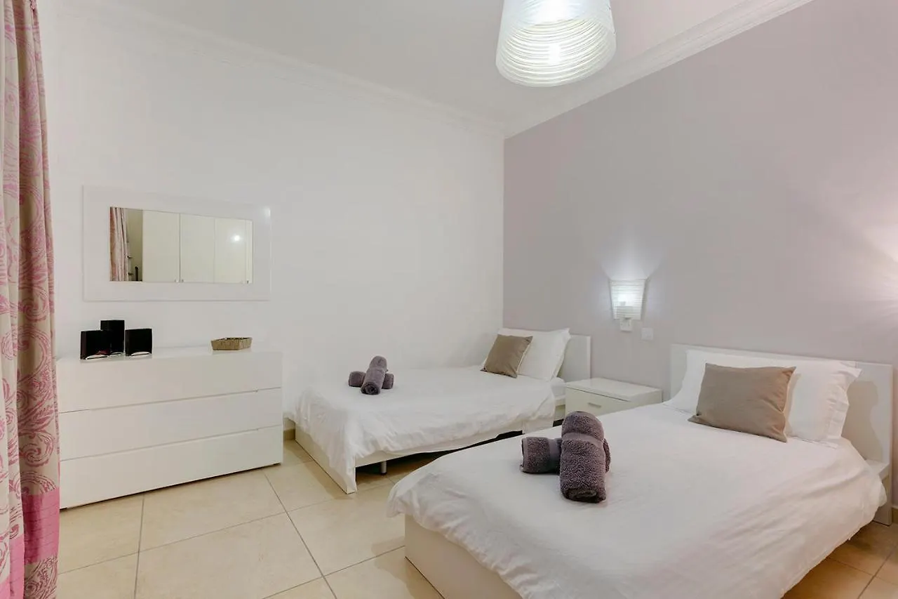 아파트 Luxury Apt With Side Seaviews And Pool, Best Location 슬리에마