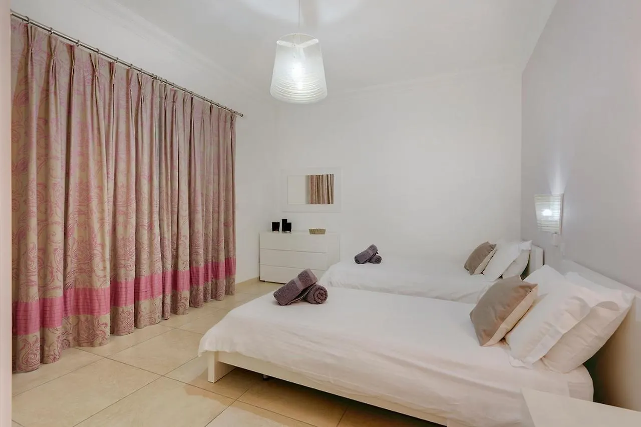 Luxury Apt With Side Seaviews And Pool, Best Location 슬리에마