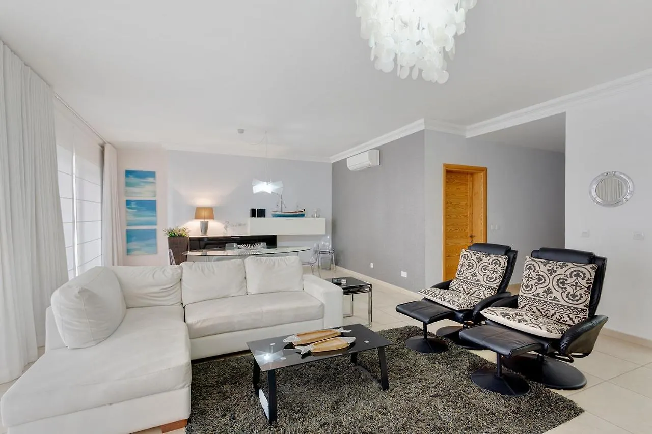 Luxury Apt With Side Seaviews And Pool, Best Location 슬리에마
